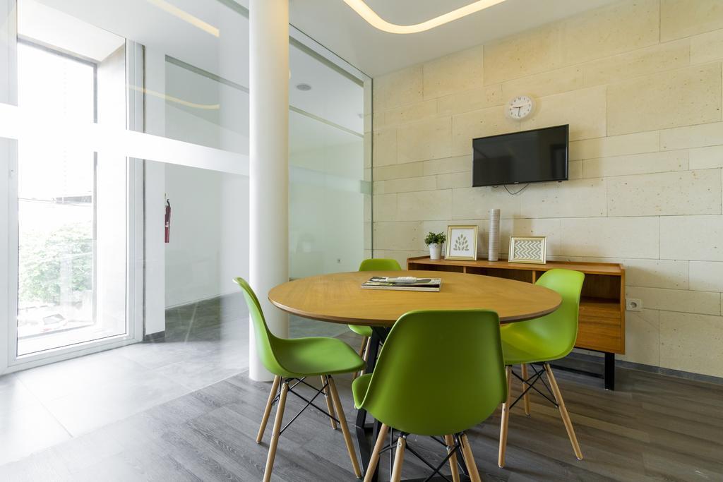 Reddoorz Plus Near Perbanas Jakarta Extérieur photo